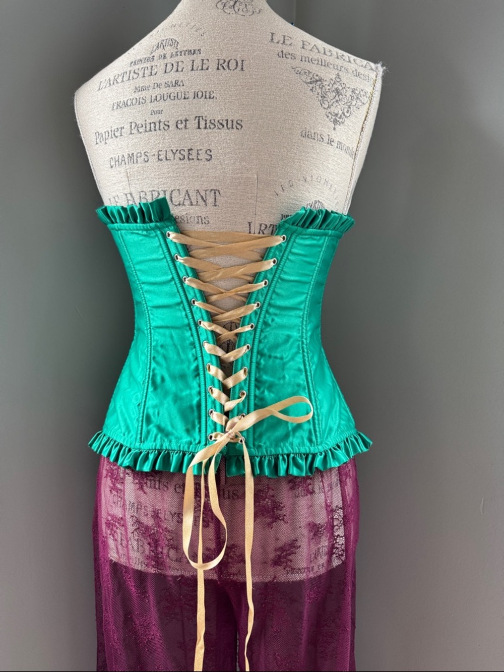 Victoria’s Secret Emerald Green corset ruffles boning metallic gold ribbon Med - Picture 4 of 11